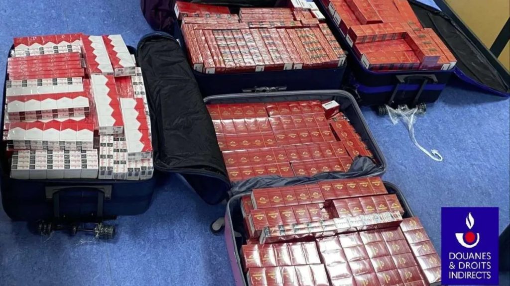 Des valises remplies de cartouches de cigarettes saisies par les douanes marseillaises