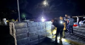 Saisie de cartouches de cigarettes par les gendarmes et douanies à Deshaies le 28 novembre 2025