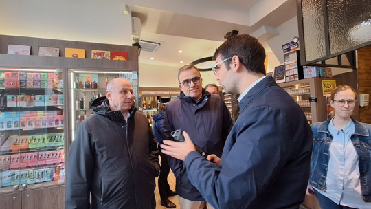 Serdar KAYA bureau tabac discussion